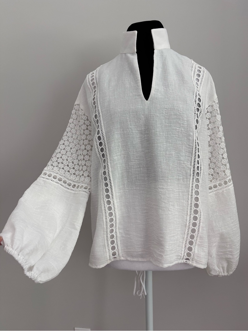 TUCKERNUCK Eyelet Jane Blouse White Crochet Resortwear Women’s Size L LIKE NEW - Picture 2 of 13